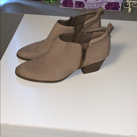 Hardly worn tan booties - Picture 3 of 4